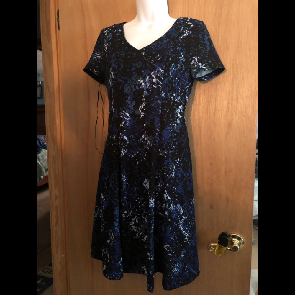 Apt 9 work safe floral dress with short sleeves